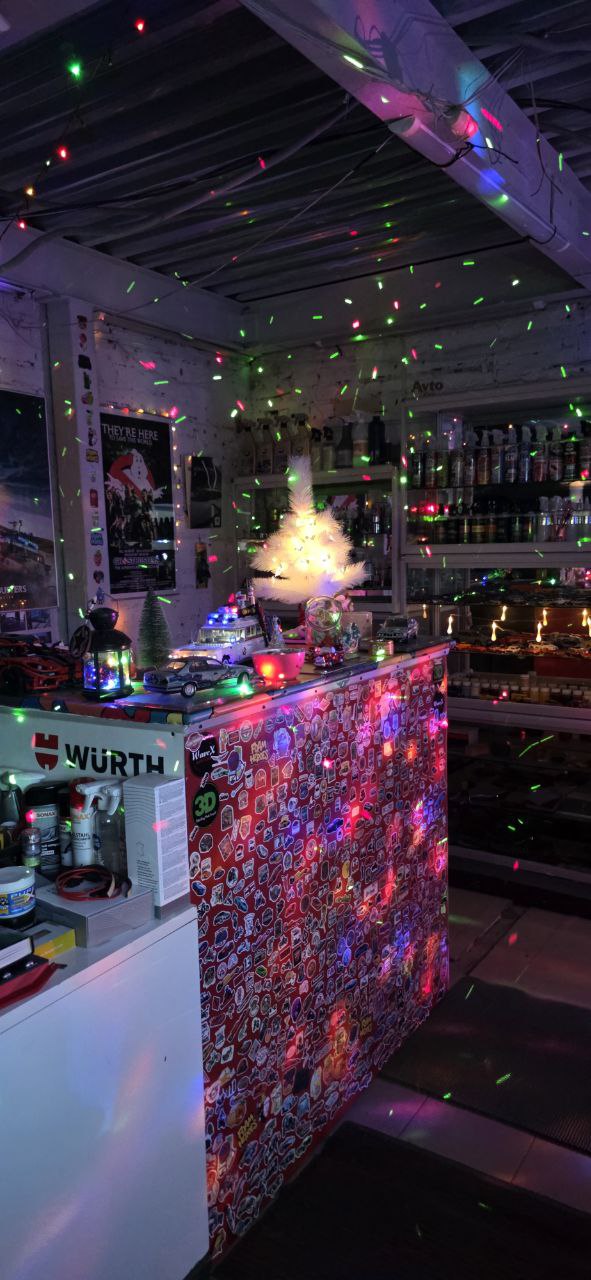 У нас уже вот такая рабочая атмосфера праздника!😃 