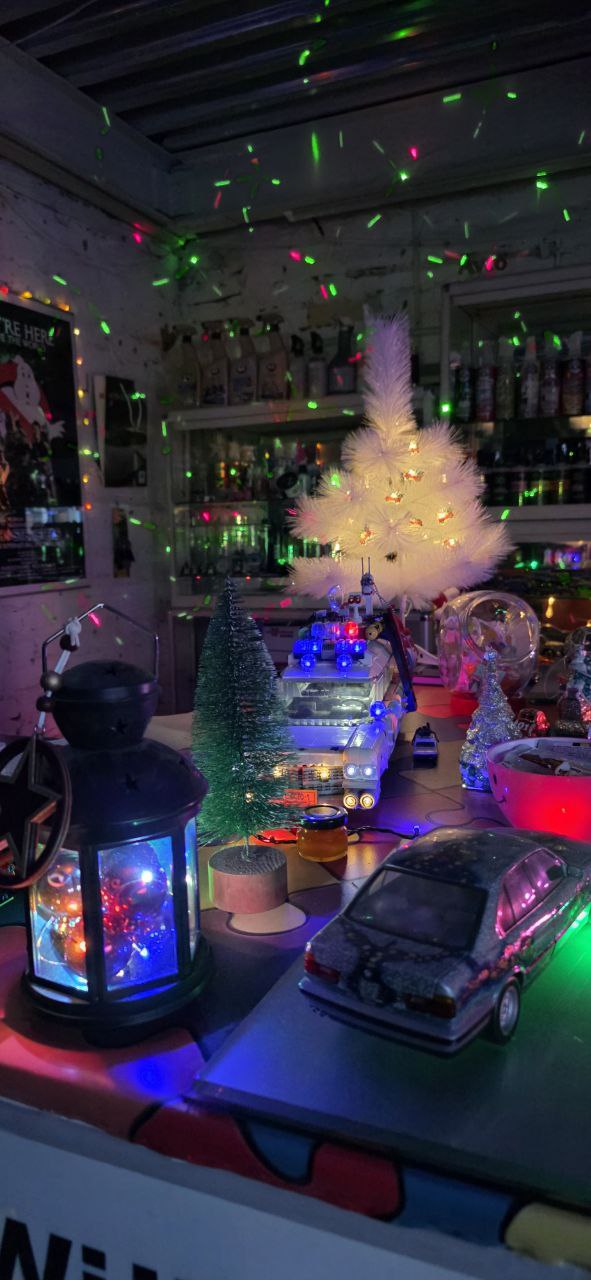 У нас уже вот такая рабочая атмосфера праздника!😃 