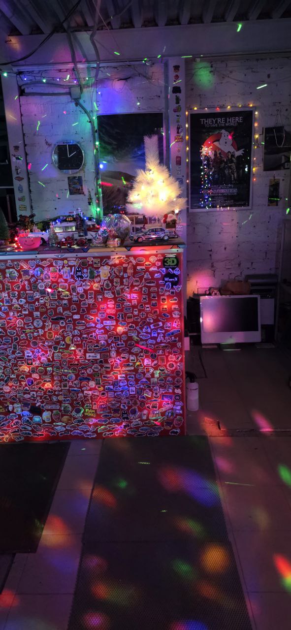 У нас уже вот такая рабочая атмосфера праздника!😃 