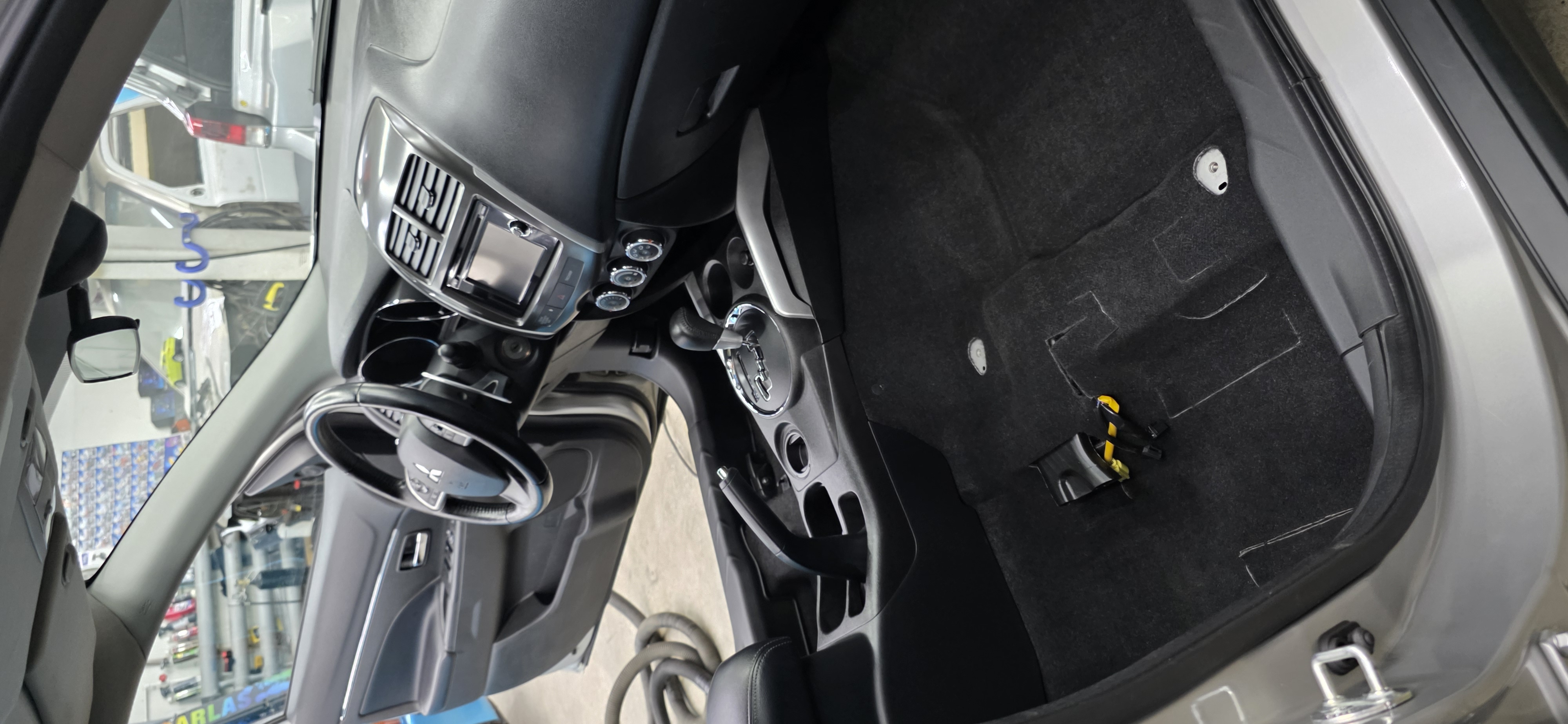 Toyota LC 200 полировка+керамика - работа 6