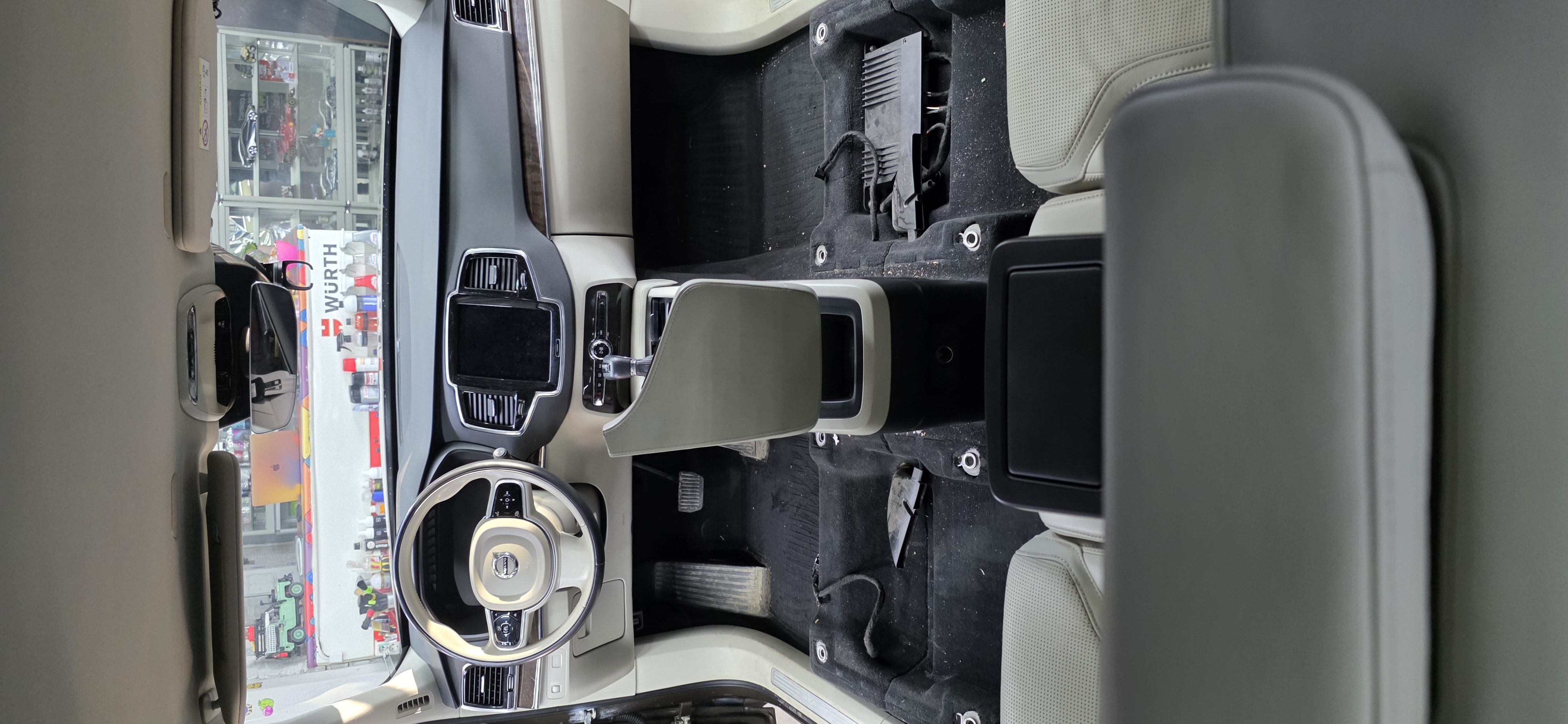 Химчистка и полировка Volvo XC 90 до и после - работа 2