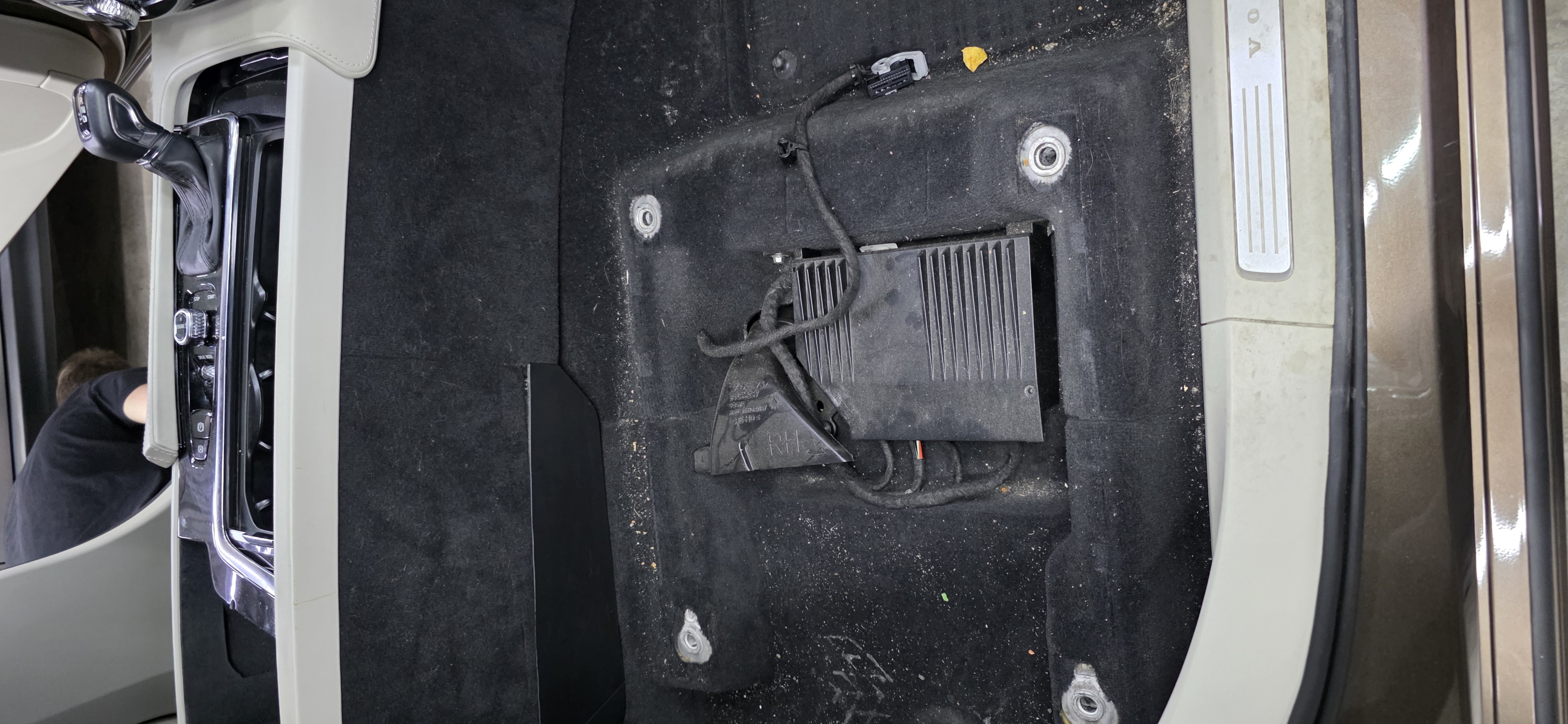 Химчистка и полировка Volvo XC 90 до и после - работа 3