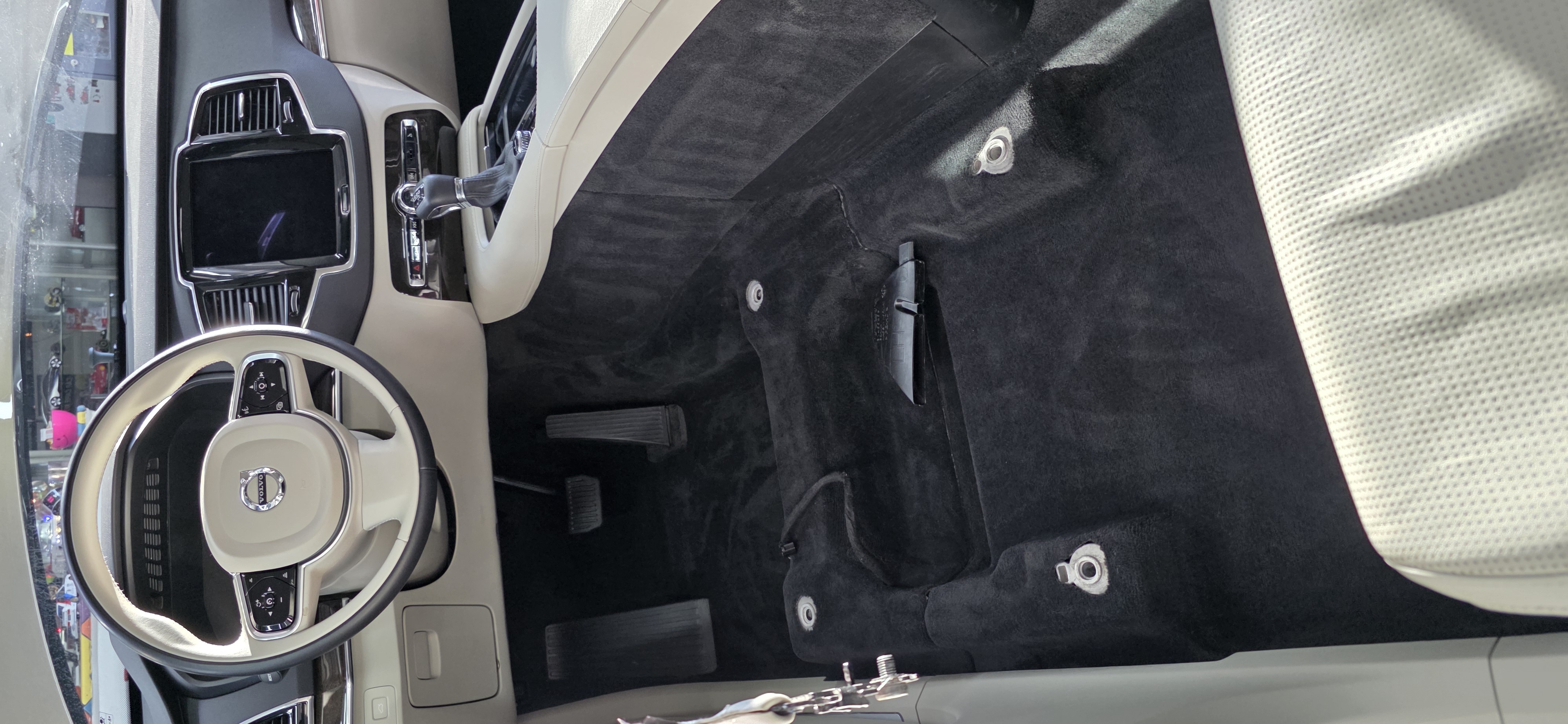 Химчистка и полировка Volvo XC 90 до и после - работа 10