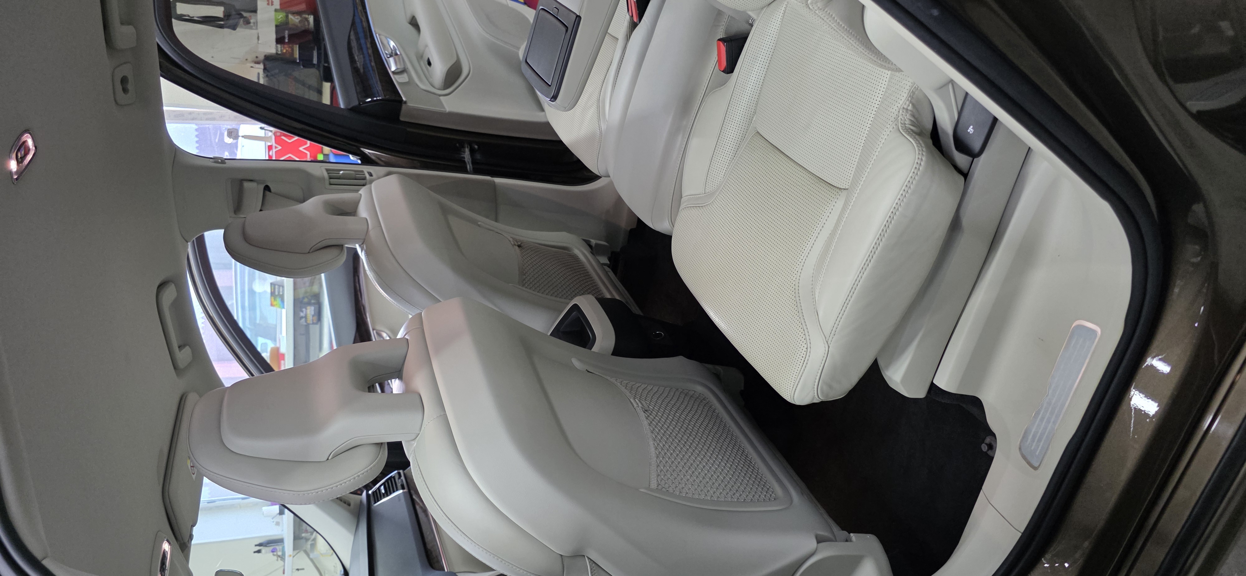 Химчистка и полировка Volvo XC 90 до и после - работа 17