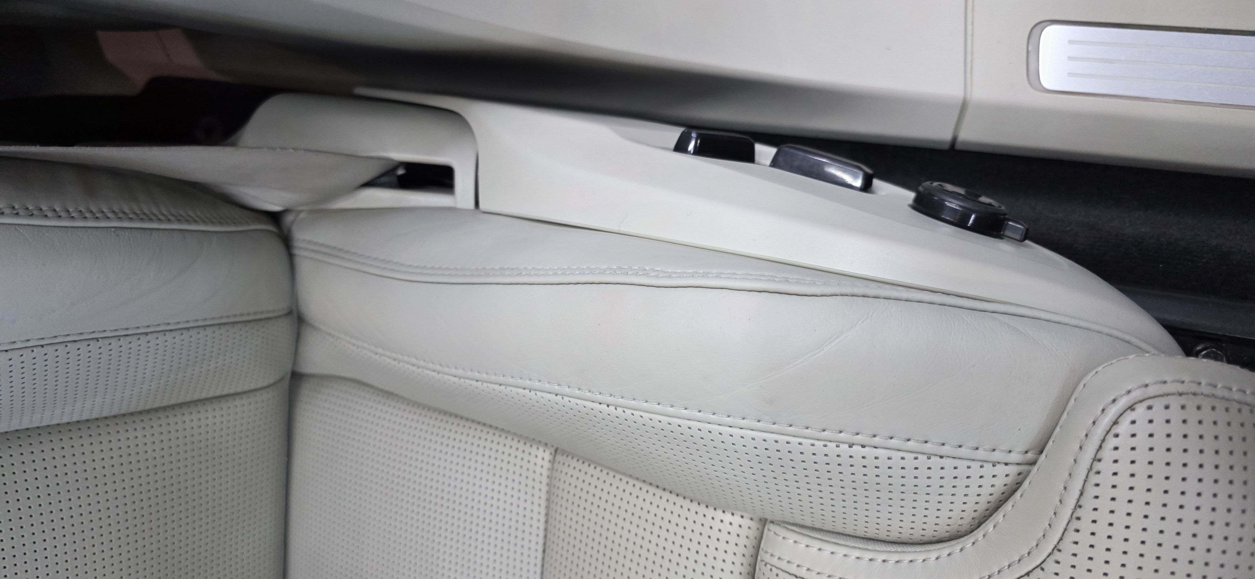 Химчистка и полировка Volvo XC 90 до и после - работа 22