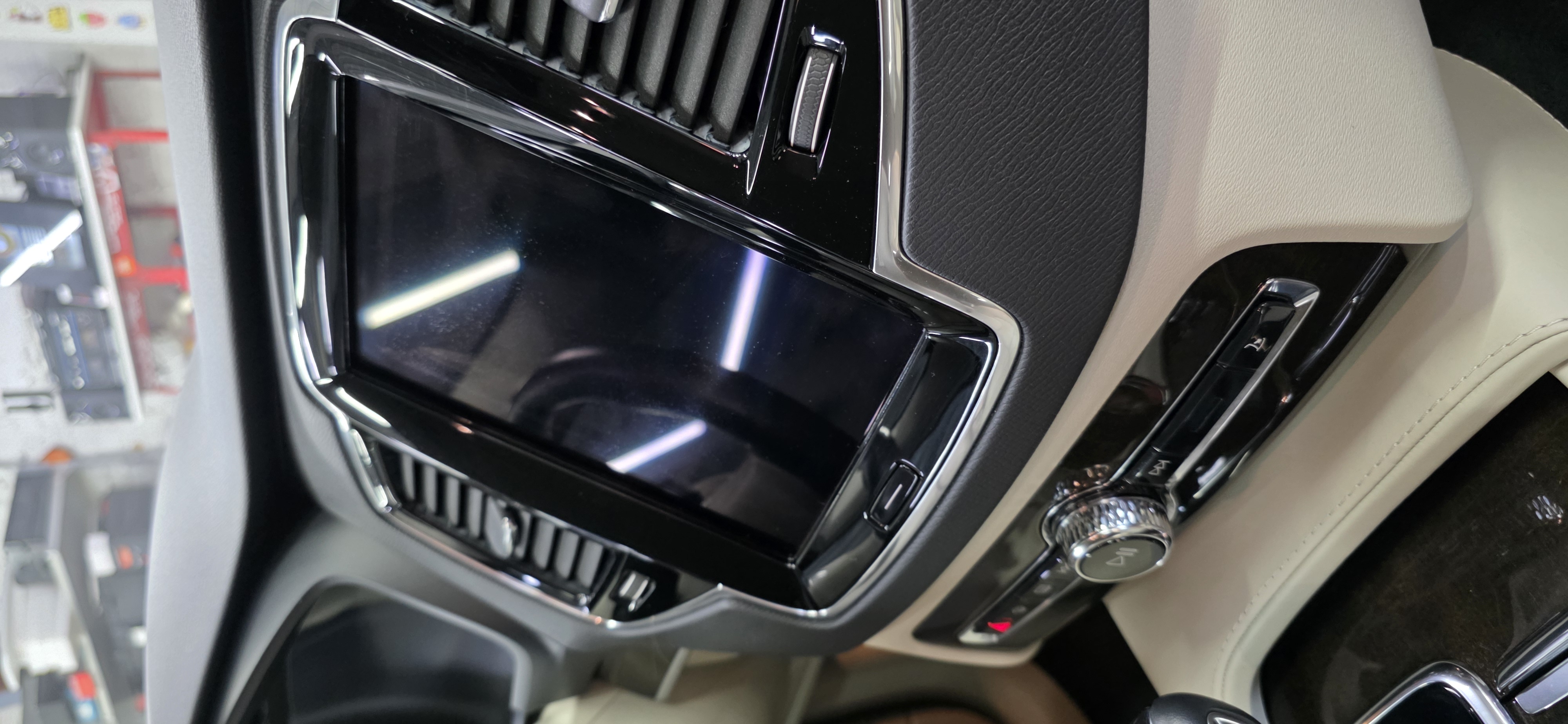 Химчистка и полировка Volvo XC 90 до и после - работа 24