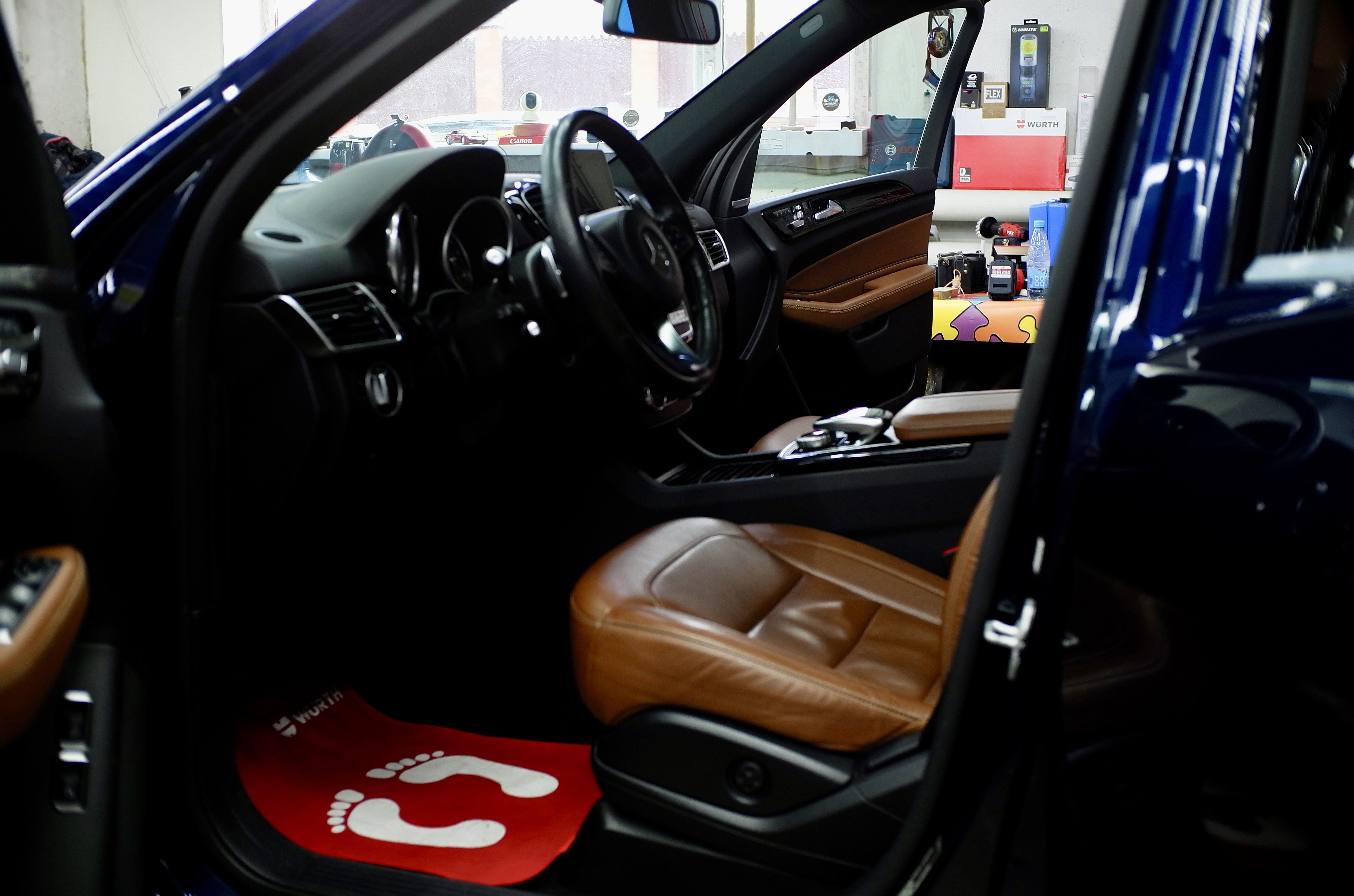 Перетяжка автосалонов