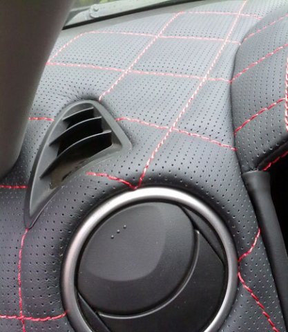 Перетяжка торпедо кожей - работа 23