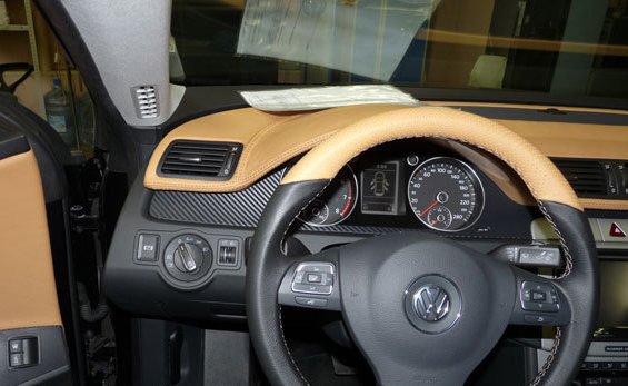 Перетяжка торпедо кожей - работа 44