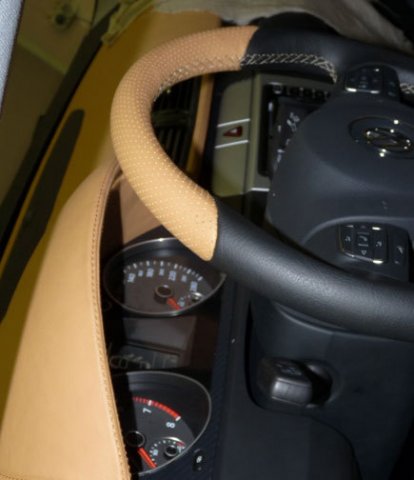 Перетяжка торпедо кожей - работа 47